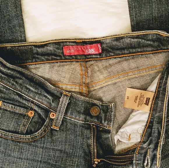 LEVI'S 528 Curvy Boot Cut - Size 3s (Juniors) - Picture 8 of 8
